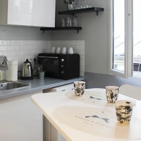 Bright Triplex Near The Bastille District *