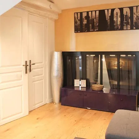 Bright Triplex Near The Bastille District *